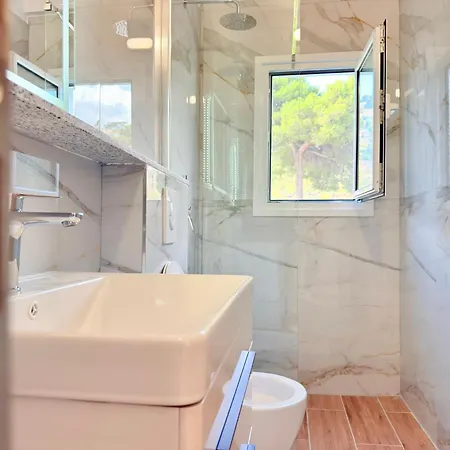 Aqualis Apartment